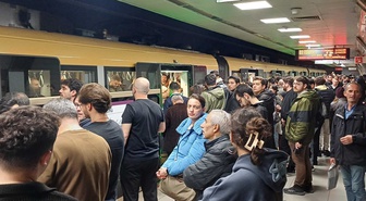 İstanbul metrosunda 50 dakikalık çile! Yolcular isyan etti