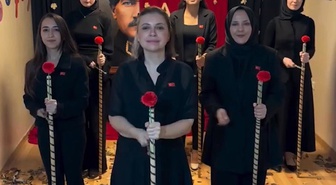 Müzik öğretmeninden tartışma yaratan 10 Kasım koreografisi