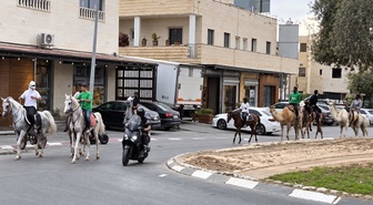 İsrail vatandaşı Filistinliler sandık başına deve, at ve eşeklerle gitti
