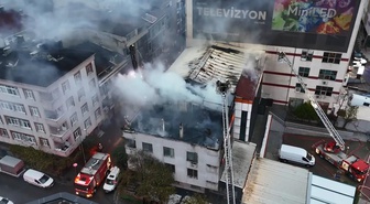 Küçükçekmece'de korkutan yangın! Tekstil atölyesini saran alevler bitişik binaya sıçradı