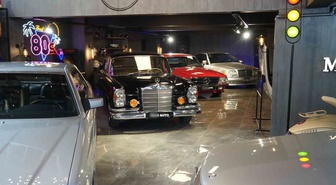 Filiz Akın'ın Mercedes'i de bu garajda! Samsunlu iş adamı iş yerini klasik otomobil müzesine çevirdi