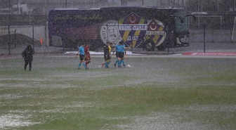 Stadı su bastı, kupa maçı devre arasında ertelendi! Fethiyespor-Eyüpspor maçında ilk yarı 2-1 bitmişti