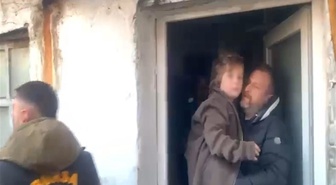 Bursa'da torununu 7 yıl harabe evde sakladığı iddia edilen babaanne duruşmada fenalaştı