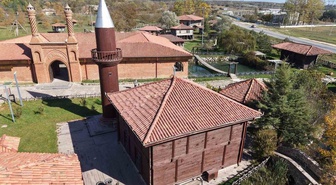 Fırıncıya odun diye satılmıştı! Kaymakam, 300 yıllık camiyi 50 lira fazla vererek kurtardı