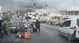 Bodrum'da kırmızı ışıkta motokuryeyi darp ettiler! İki saldırgana 360 bin lira ceza