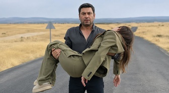 Yarım milyon izlenen Uzak Şehir fragmanında skandal hata! Silmek zorunda kaldılar