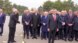 Anıtkabir'de soğuk rüzgarlar! Kılıçdaroğlu tokalaştı, Özel arkasına bile bakmadı