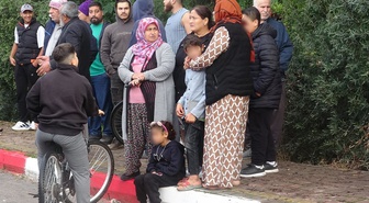 Antalya'da çocuklar evlerinin yanışını gözyaşları içinde izledi