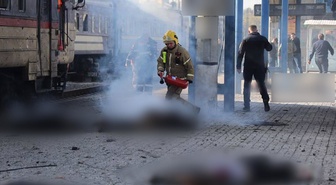 Tren istasyonunda katliam! Görüntüler korkunç