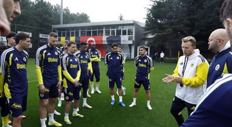 Fenerbahçe'de Dirk Kuyt dönemi başladı! Göztepe öncesi acil toplantı