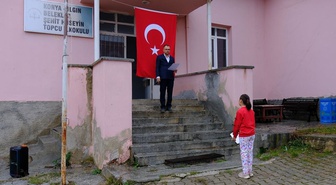 Tek öğrencili okulda duygulandıran 29 Ekim töreni! Öğretmeninden minik Hatice'ye: Cumhuriyet'in ta kendisisin