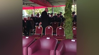 Eskişehir'de 29 Ekim töreninde şehit babasından protokole tepki: Hani baş tacıydık?