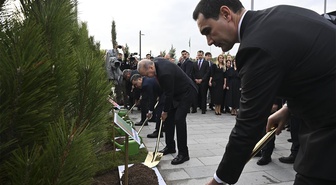 TDT Zirvesi'ne katılan liderler, Türk Devletleri Medeniyet Parkı'nda fidan dikti