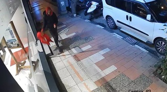 Cumhuriyet Bayramı gecesi Manisa'da Türk bayrağını yere attı! O anlar kamerada