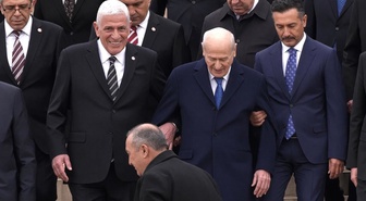 Bahçeli ile kol kola yürümesi partiyi karıştırdı! Dervişoğlu'ndan Usta'ya mesaj