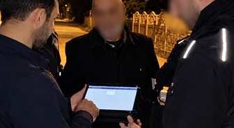 Düzce'de 14 yıldır aranan firari hükümlüyü emekli maaşı ele verdi! Sahte isim kullansa da parmak izinden kurtulamadı