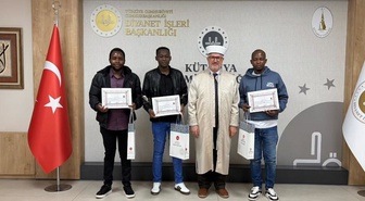 Kütahya'da porselen fabrikasında çalışan 3 Kenyalı Müslüman oldu! Ali, Osman Deniz ve Faruk isimlerini aldılar