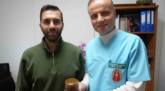 Kastamonu'da ineğin yemek borusuna armut takıldı! Gebe hayvan ahırda 2 saatlik ameliyatla kurtarıldı
