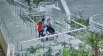 Tekerlekli sandalyedeki arkadaşını yağmurda yalnız bırakmadı! Adıyamanlı Yusuf ayın öğrencisi seçildi