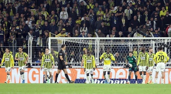 Fenerbahçe'de 2-1'lik mağlubiyet sonrası sadece o isim alkışlandı