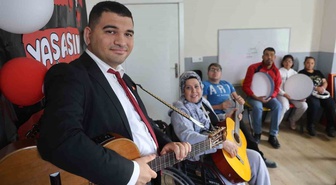Profesörler 'okuma yazma öğrenemez' demişti! Otizmli Ertuğrul 6 enstrüman çalıyor, artık müzik öğretmeni