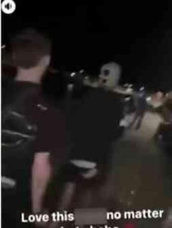 Avustralya'da bir grup genç, kahkaha atarak 79 yaşındaki adamı iskeleden denize attı