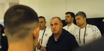 Bakışlara dikkat! Fatih Terim'in soyunma odasında sarf ettiği cümle takımı şampiyon yapar