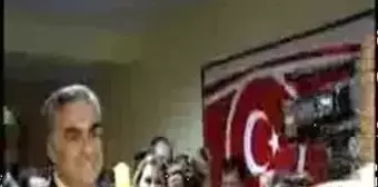 Akay Koltuğa Geçti