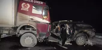 Yüksekova'da Trafik Kazası: 2 Ölü, 4 Yaralı