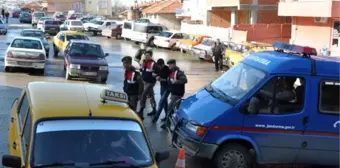 Yol Kesip Satılan Hayvan Paralarını Gaspa Çalıştı