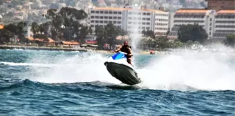 Ünlü Manken'den Jet Ski Şov