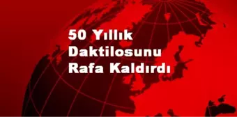 50 Yıllık Daktilosunu Rafa Kaldırdı