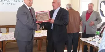 Hizmete Plaket Verildi