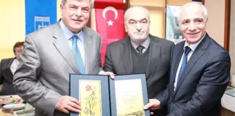 Çayırovalı Emektar Muhtarlara Plaket