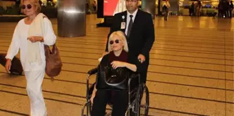 Ajda Pekkan, ABD'den Tekerlekli Sandalyede Döndü