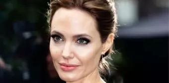 Angelina Jolie'yi Hastalığı Mahvetti!