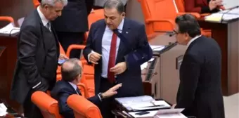 CHP'li Vekil Ahmet Gümüş, Kolu Alçıda Oy Kullanmaya Gitti