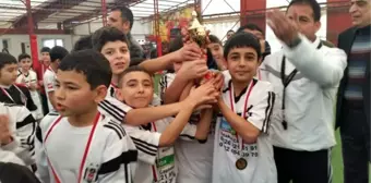 Minik Futbolculara En Güzel Karne Hediyesi