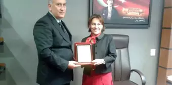 Irak Heyetinden Sena Kaleli'ye Plaket