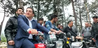 Vekil Adayının Motosikletli Seçim Gezisi