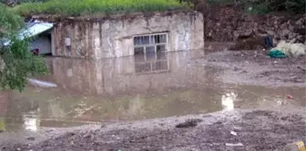 Tuzluca'da Sağanak Yağış Su Baskınlarına Neden Oldu