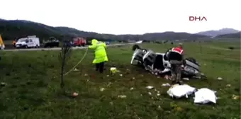 Erzincan'da Otomobil Takla Attı: 2 Ölü, 1 Yaralı