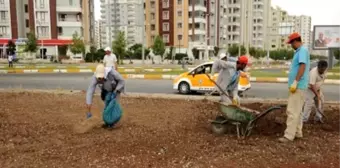 Mahabad Bulvarı'ndaki Kavşakların Peyzaj Çalışması Sürüyor