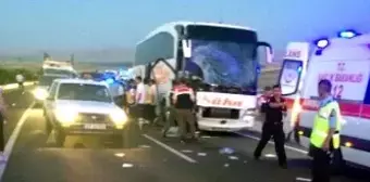 Kayseri'de Yolcu Otobüsü Traktöre Çarptı: 1 Ölü, 4 Yaralı