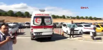 Denizli Kaza Sonrası Trafiği Düzenleyen Polise Otomobil Çarptı