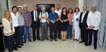 Adana'da Emektar Mimarlara Plaket