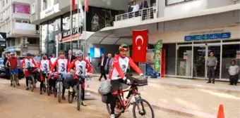 Adanalı Bisikletçiler Anıtkabir'e Türk Bayrağı Götürüyor