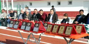 Akçakale'de Sporun Yaşlı Çınarlarına Plaket Verildi