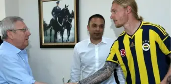 Simon Kjaer Kendinden Emin!