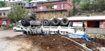 Adıyaman'da Tır Ters Döndü